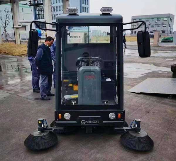安徽揚(yáng)子掃地車，全封閉式吸塵清掃