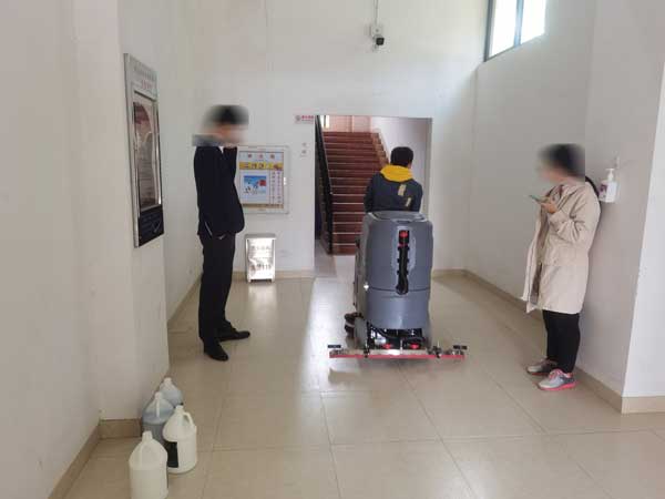 安徽揚(yáng)子駕駛式全自動洗地機(jī)